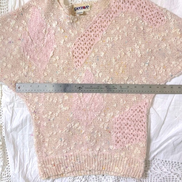 VINTAGE '80s Pretty Pastel Sweater - Picture 9 of 10